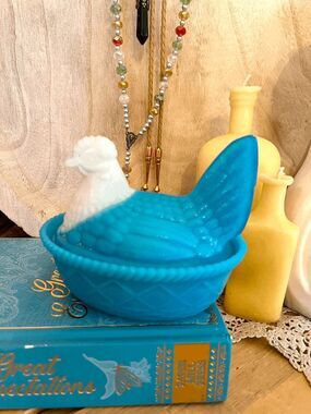Vintage Westmoreland Blue & White Milk Glass Hen on Nest Covered Dish Chicken